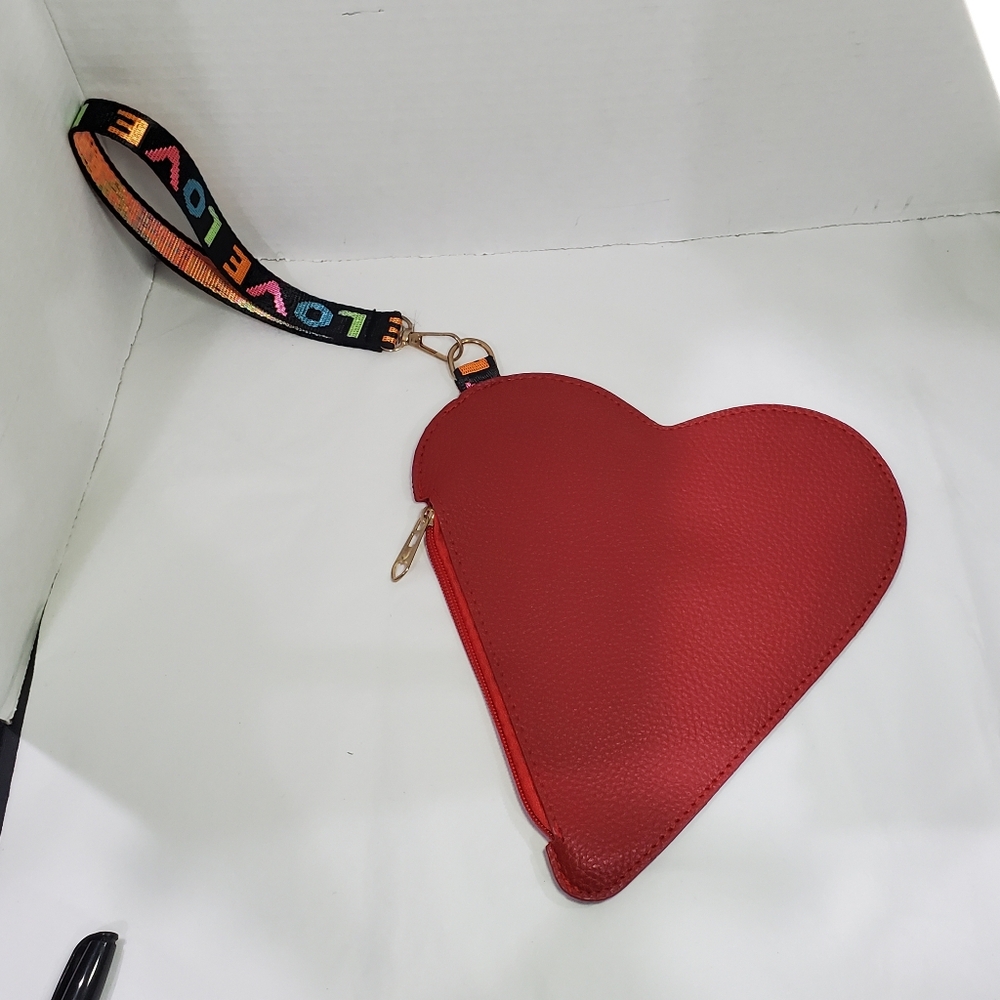 Heart Shaped Wristlet Red  Clutch Bag Love 🆕️ - Picture 7 of 12